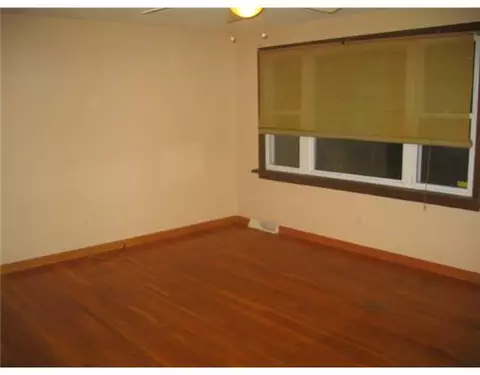 217 Walnut Hill Rd, Woonsocket, RI 02895 photo 4