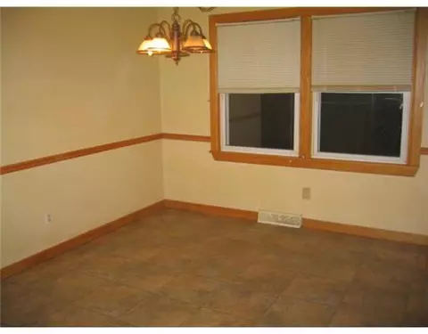 217 Walnut Hill Rd, Woonsocket, RI 02895 photo 5