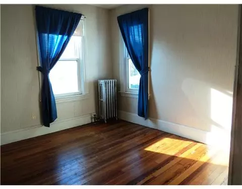 413 Summer St, Woonsocket, RI 02895 photo 5