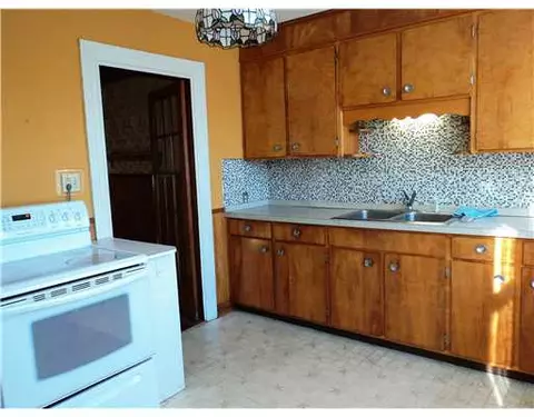 413 Summer St, Woonsocket, RI 02895 photo 4