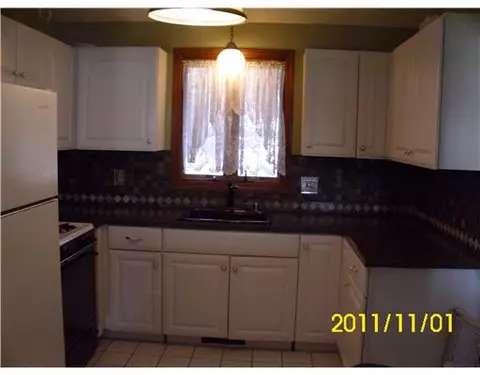 77 Brook Spring Dr, Warwick, RI 02889 photo 5