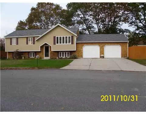 77 Brook Spring Dr, Warwick, RI 02889 photo 1
