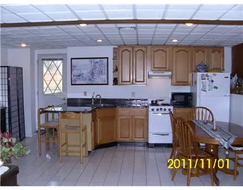 77 Brook Spring Dr, Warwick, RI 02889 photo 4