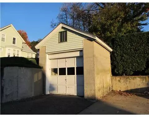 392 Grove St, Woonsocket, RI 02895 photo 5