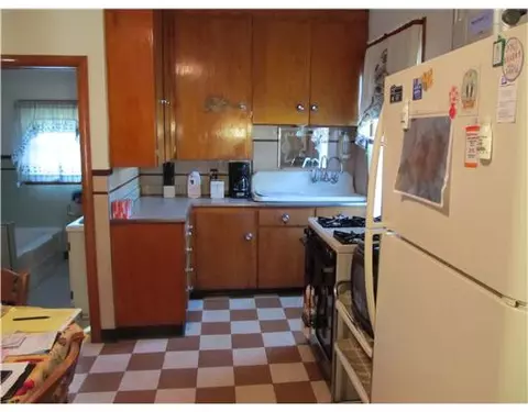 392 Grove St, Woonsocket, RI 02895 photo 7