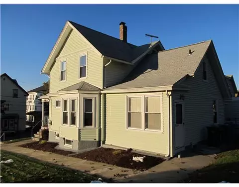 392 Grove St, Woonsocket, RI 02895 photo 3