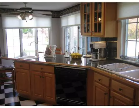 280 Douglas Rd, Warwick, RI 02886 photo 4