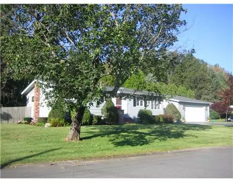 280 Douglas Rd, Warwick, RI 02886 photo 2