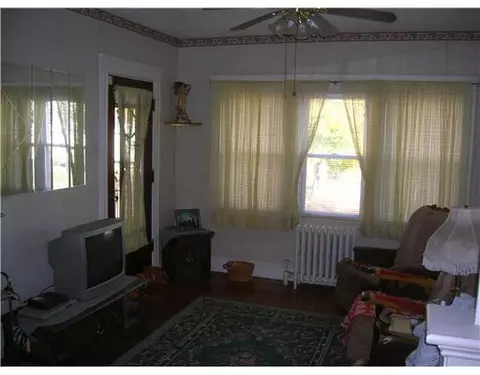 237 Milton Rd, Warwick, RI 02888 photo 4