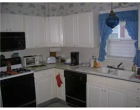 237 Milton Rd, Warwick, RI 02888 photo 9