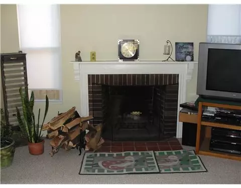 281 Maple St, Warwick, RI 02888 photo 4