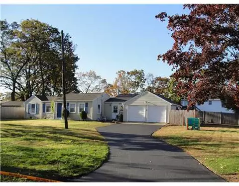 281 Maple St, Warwick, RI 02888 photo 1