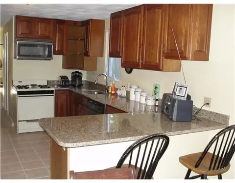 281 Maple St, Warwick, RI 02888 photo 3