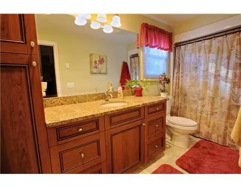 31 Verdant Ln, Warwick, RI 02886 photo 8