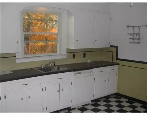 472 Ballou St, Woonsocket, RI 02895 photo 3