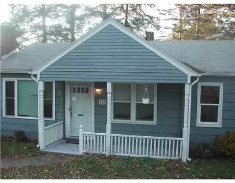 472 Ballou St, Woonsocket, RI 02895 photo 1