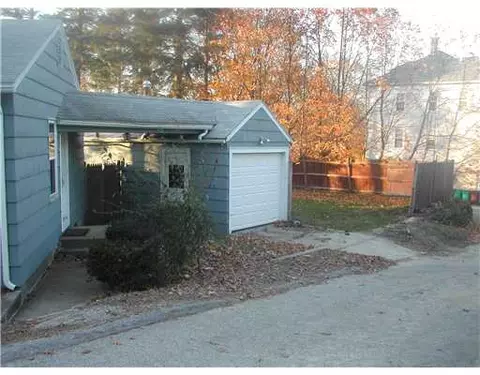 472 Ballou St, Woonsocket, RI 02895 photo 2