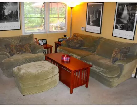 51 Maplewood Dr, Mapleville, RI 02839 photo 3