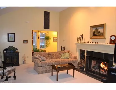 57 Asylum Rd, Warren, RI 02885 photo 3