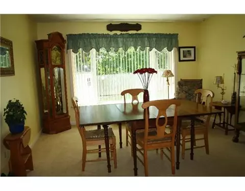 36 State St, Woonsocket, RI 02895 photo 4