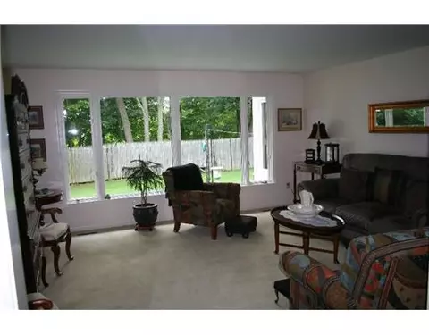 36 State St, Woonsocket, RI 02895 photo 5