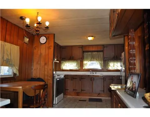 24 Woodridge Dr, Mapleville, RI 02839 photo 4