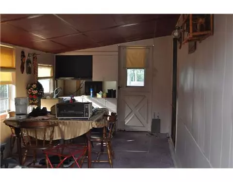 24 Woodridge Dr, Mapleville, RI 02839 photo 6