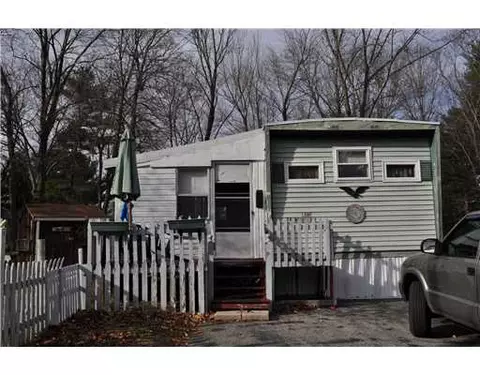 24 Woodridge Dr, Mapleville, RI 02839 photo 2