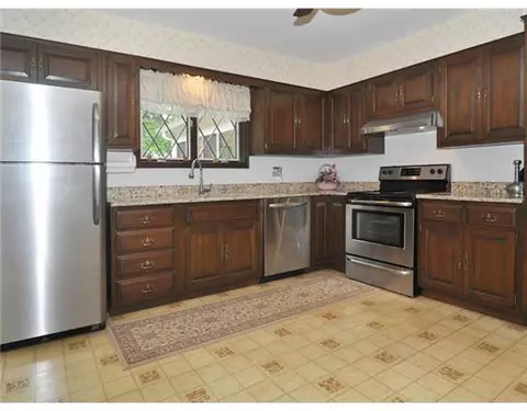 82 Beacon Ave, Warwick, RI 02889 photo 16