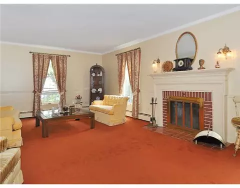 82 Beacon Ave, Warwick, RI 02889 photo 2