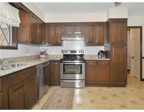 82 Beacon Ave, Warwick, RI 02889 photo 4