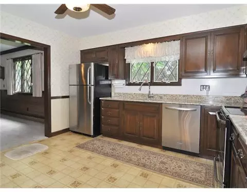 82 Beacon Ave, Warwick, RI 02889 photo 17