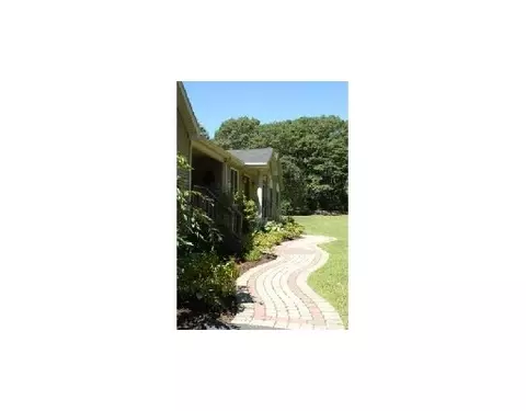 38 Pleasant St, Mendon, MA 01756 photo 17