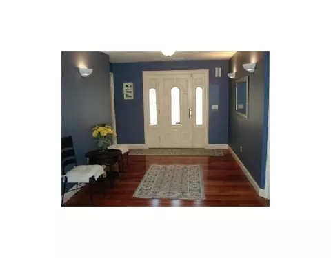 38 Pleasant St, Mendon, MA 01756 photo 13
