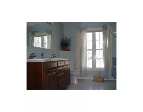 38 Pleasant St, Mendon, MA 01756 photo 9