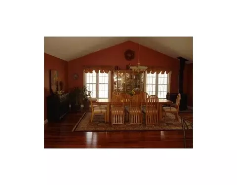 38 Pleasant St, Mendon, MA 01756 photo 5