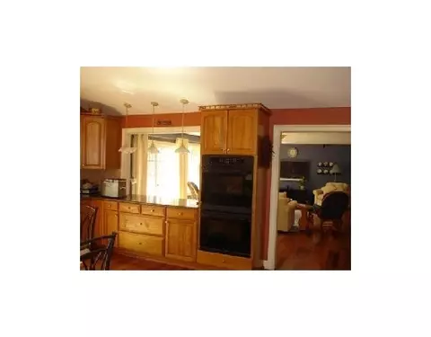 38 Pleasant St, Mendon, MA 01756 photo 14