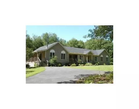 38 Pleasant St, Mendon, MA 01756 photo 1