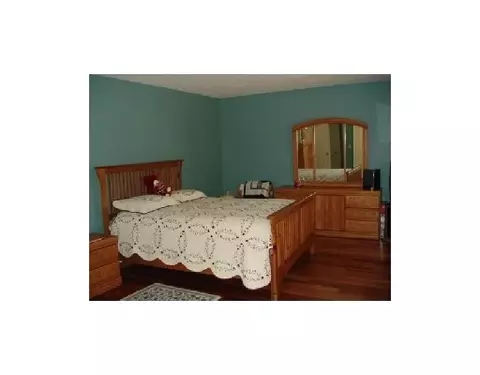 38 Pleasant St, Mendon, MA 01756 photo 8