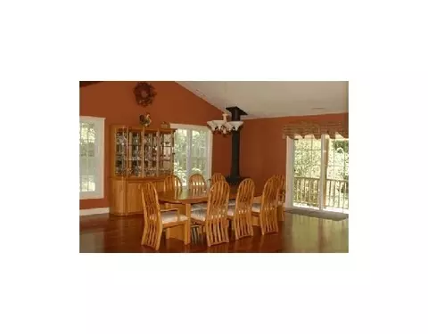 38 Pleasant St, Mendon, MA 01756 photo 3