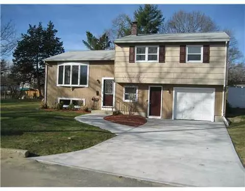 7 Joelle Ct, Warwick, RI 02889 photo 3