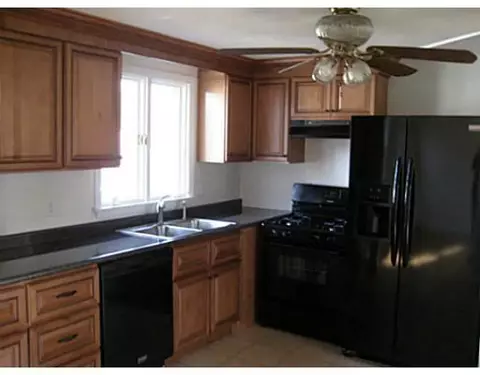 7 Joelle Ct, Warwick, RI 02889 photo 8