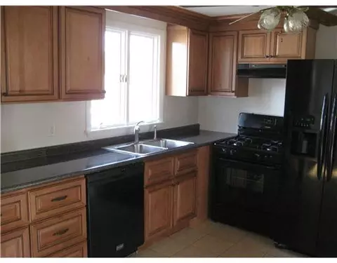 7 Joelle Ct, Warwick, RI 02889 photo 9