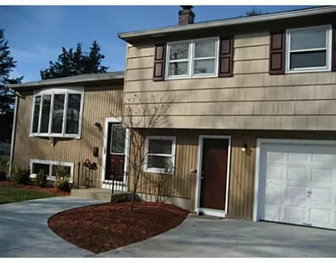 7 Joelle Ct, Warwick, RI 02889 photo 2