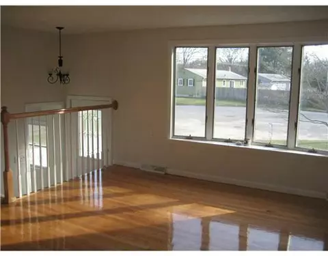 7 Joelle Ct, Warwick, RI 02889 photo 11