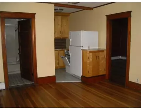 24 Knight St, Woonsocket, RI 02895 photo 4