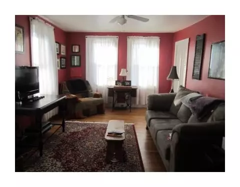 49 E St, Bristol, RI 02809 photo 4