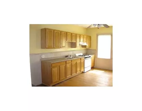 49 E St, Bristol, RI 02809 photo 2