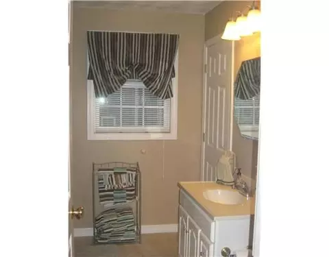 122 Park Ave, Woonsocket, RI 02895 photo 10