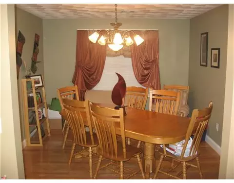 122 Park Ave, Woonsocket, RI 02895 photo 4